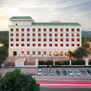 **** Hotel Dlf Club 3 India